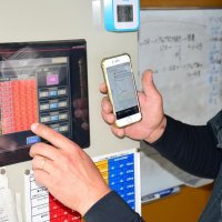 生育環境を数値化して制御。スマートフォンで時間ごとの変動をグラフ化して見ることもできる
