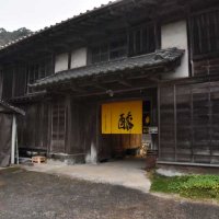古民家をリノベーションして作った蒸留所。今後、長屋門の２階に試飲ができるコミュニティースペースを設ける予定
