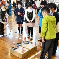 香取・小見川中央小３年生　自作ゲームでおもてなし　一人暮らし高齢者と交流