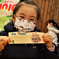 ウサギ柄の絵馬に願い　子どもたちが制作体験　習志野