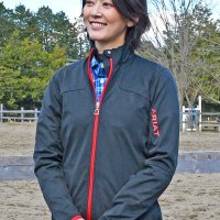 インタビューに応じる佐藤藍子さん
