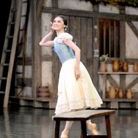 プリンシパル昇格後初めての作品「ジゼル」で主演する木村さん（新国立劇場バレエ団提供＝鹿摩隆司氏撮影）