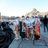 ミッキーと共に門出祝う　東京ディズニーシーで浦安市成人式　【舞浜タイムズ１月号】