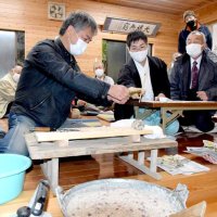 米や麦「良い見通し」　匝瑳・松山神社で筒粥神事