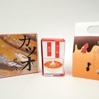勝浦中３年生が制作したパッケージデザインの一例
