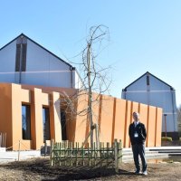 「三春滝桜」の子孫植樹　市内会社、５０周年記念し寄贈　市原歴博