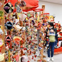 ひな人形華やかに　さまざまな表情楽しんで　さわらめぐり開幕　香取