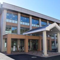長南町役場新庁舎　町民にお披露目　町長室は地元家具使用