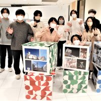 最後のにぎわいを生み出そうと、津田沼パルコの思い出写真を活用したアート行事に奮闘する千葉工大の学生たち