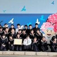 市原・八幡東中が閉校へ　４２年の集大成、未来描く　高速道下に「巨大壁画」