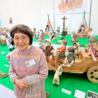 子どもの表情生き生きと　９５歳人形作家　一瞬をとらえた２７０体　市川で個展、１９日まで