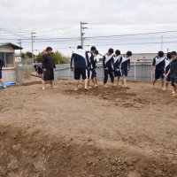 本格的な土俵　悲願へ一歩　ＣＦ活用　地元中学生と整備　館山のＮＰＯ