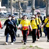 ４年ぶり歩け歩け大会　１００人が散策楽しむ　多古