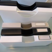 このケースにゴミ袋などを収納し、１枚ずつ引き出して使う。シンプルなデザインと便利さで人気商品に
