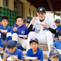 朗希ＣＭ出演　子供たちと交流　千葉ロッテ