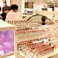 脱マスク化粧品復調　そごう千葉店　口紅売り上げ３割増　催事場にもブース展開