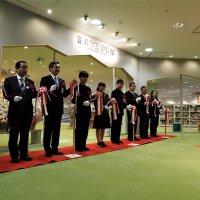 イオンモールに図書館オープン　「うれしい」「これを機に発展を」　富津市初、市民でにぎわう
