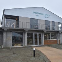 クラフトビールや浜焼きを　鴨川の前原・横渚海岸に商業施設オープン　オリジナルお土産販売も