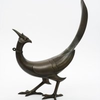 丸谷端堂「白銅鳳凰」（１９３６年、県立美術館蔵）
