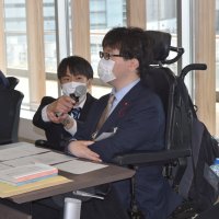 「多様性のある未来を」　筋ジス患者の新議員・渡辺さん初登庁　【ちば統一選　千葉市議選２０２３】