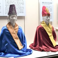 副葬品として出土した金銀の冠飾