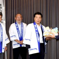 千葉県産牛乳たくさん飲んで　酪農家、知事においしさＰＲ　世界牛乳の日
