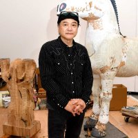 多次元テーマに千葉県内初個展　彫刻家の三沢厚彦　共存の時代物語るキメラ