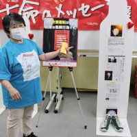 飲酒運転の悲劇知って　犠牲者の等身大パネルや靴並ぶ　生命のメッセージ展　【輪禍を断つ　八街事故２年】