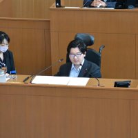 車いす渡辺市議が初質問　当事者目線でただす　千葉市議会