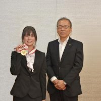 アーティスティックスイミング　稲富選手日本選手権Ｖ　主将でチームけん引　地元船橋市長に報告