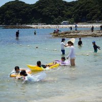 夏休み初の週末　制限なしにぎわう観光地　コロナ増加、マスク姿も