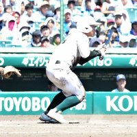 専大松戸「持丸采配」ピタリ　７回、２度スクイズ　第１０５回全国高校野球選手権大会