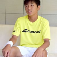 桜井さんは海外挑戦に意欲を見せる＝千葉市美浜区
