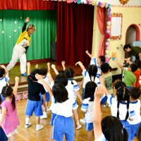 農作業の動作を取り入れた「ヤサイちゃん体操」を踊り楽しんだ