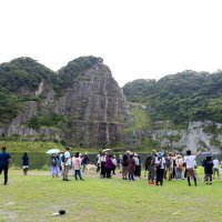 あの作品もここで…人気ロケ地、元名採石場跡を満喫　４年で撮影１３０件　鋸南町、５１人招き初ツアー