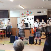 音楽通じ高齢者と交流　市原緑高生がグループホーム訪問