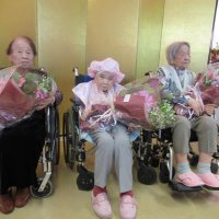 これからもますます元気で長生きを　百寿４人に祝い状　市川の特養、市長訪問　敬老の日