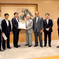 誉田東小グラウンド問題　千葉市長対応を約束　地元住民の要望受け