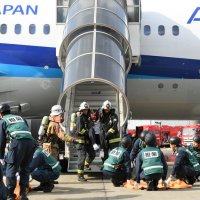航空機事故想定し訓練　７８０人参加、連携確認　新たに外国語対応実施　成田空港