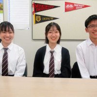 学校の魅力を話す（左から）清水さん、永井さん、久能さん＝市川市