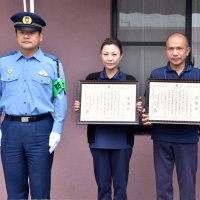何度か見かけ「様子がおかしい」　行方不明の高齢男性保護　鴨川署、２人に感謝状