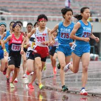 （右から）市船橋の中後と飯田、成田の村上
