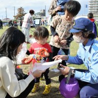 「パンプキン（還付金）詐欺」に注意を　ハロウィーンちなみ、カボチャの啓発グッズ配布　孫から高齢者に渡して　白子