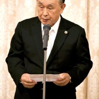開院４５周年への感謝を述べる高根理事長