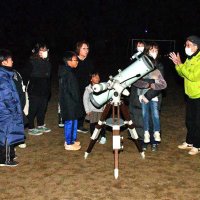 土星や月よく見えた！　児童ら天体観測　香取・小見川北小