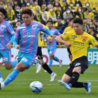 前半３８分、柏の細谷（右）が２点目のゴールを決める
