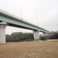 江戸川をまたぎ、千葉、埼玉の両県を結んで開通した三郷流山橋有料道路＝２６日