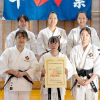 女子団体で優勝した志学館Ａ