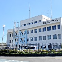 単独事故か９１歳男性死亡　住宅の外壁に衝突　成田の交差点