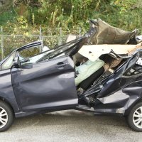 ４人が乗車していた車＝２０２２年１１月、富津署